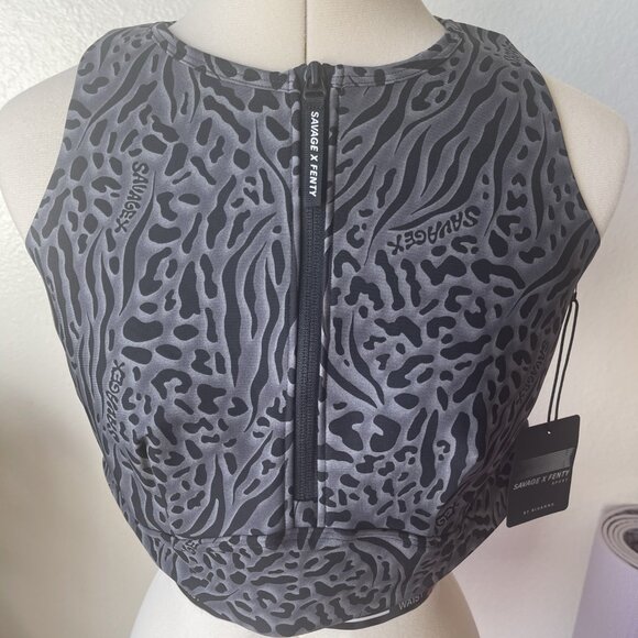 Savage X Fenty lock and lifted half-sip sports bra Size 1X (US 16-18) NWT - Picture 3 of 5